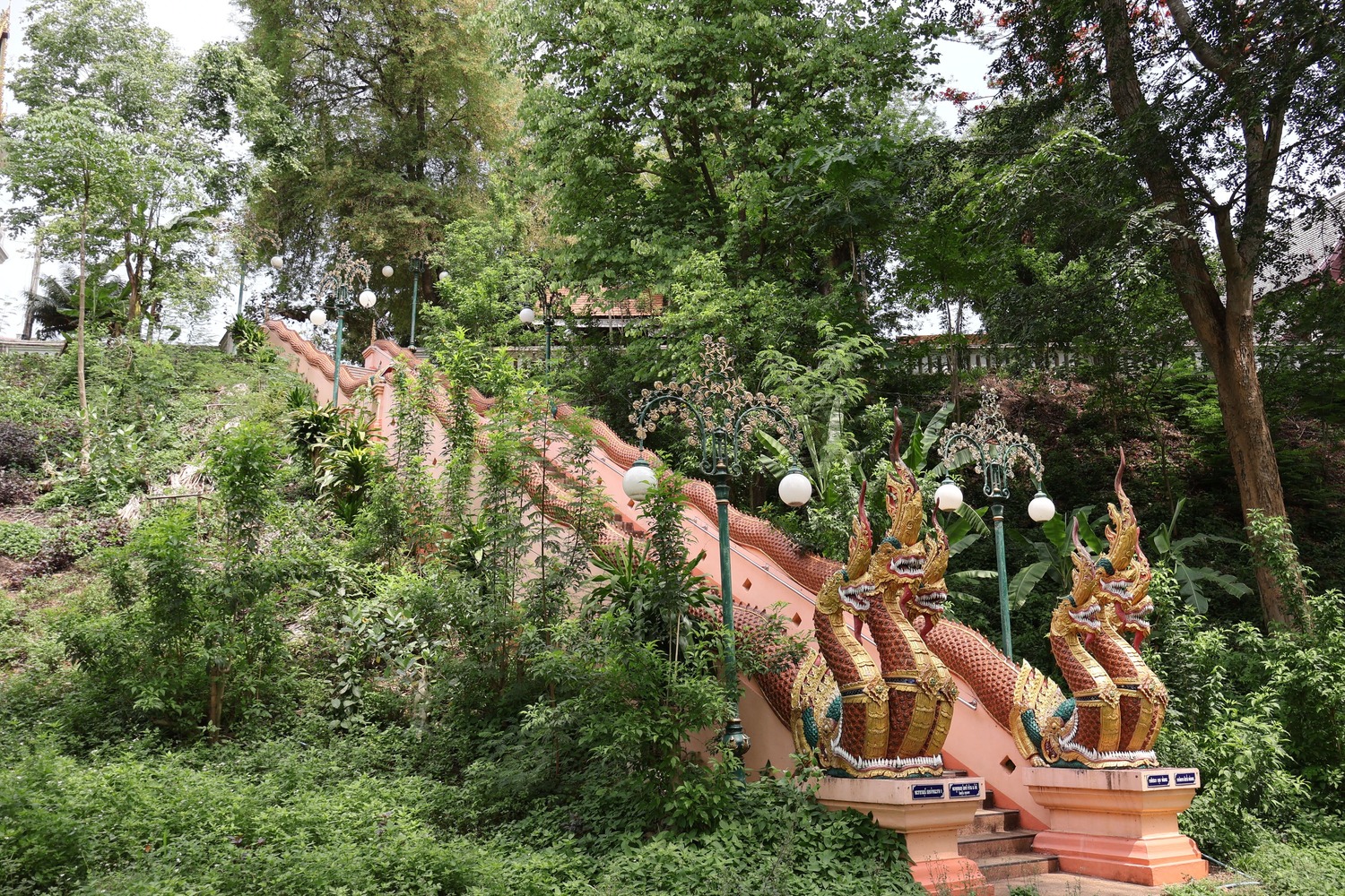 วัดพระธาตุเบ็งสกัด อำเภอปัว